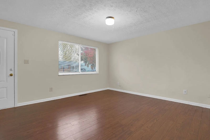 Building Photo - 2464 Queenswood Dr