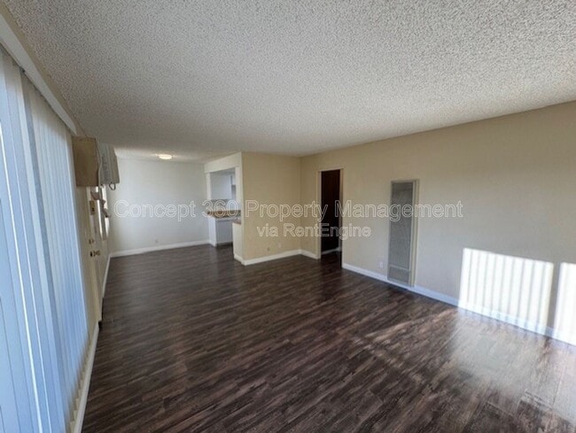 Building Photo - 9421 Cedar St