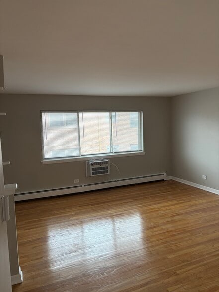 Living room view1 - 3049 N Harlem Ave