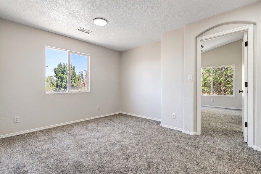 Loft - 7817 Louisiana Blvd NE
