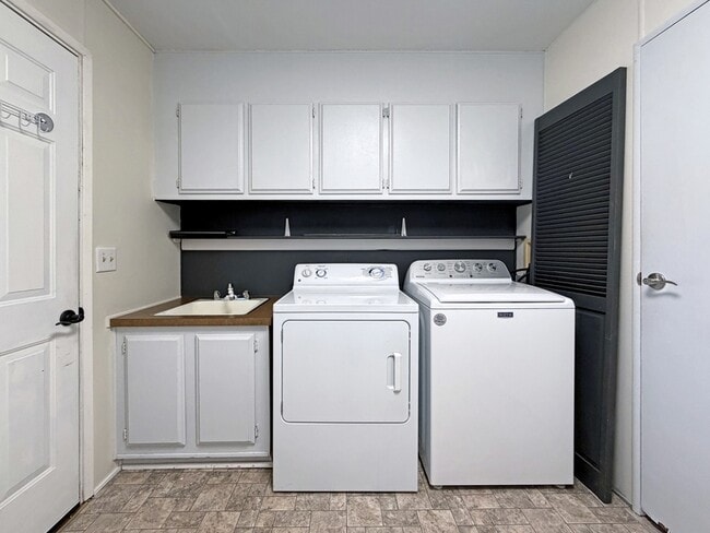 Building Photo - 85679 Hampstead Ln