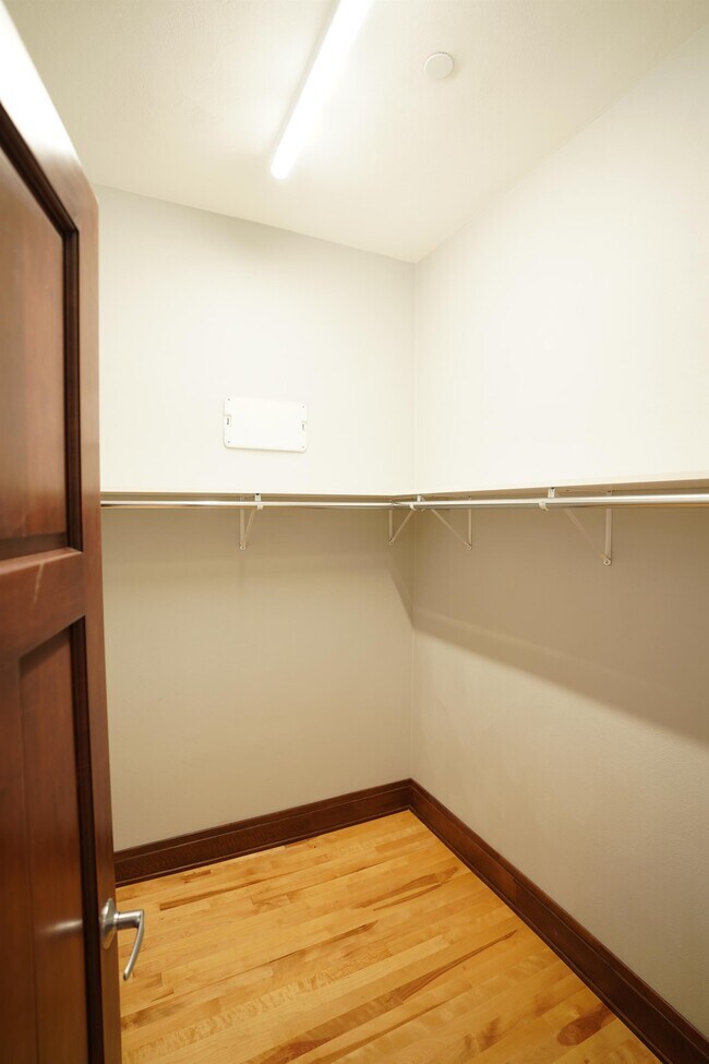 Building Photo - 704 Jefferson St