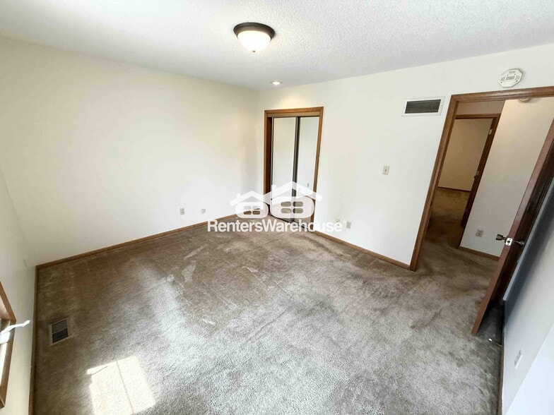 Building Photo - 612 SE Kristi Ln