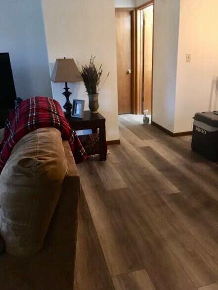 Livingroom/hallway - 1303 W 13th Ave
