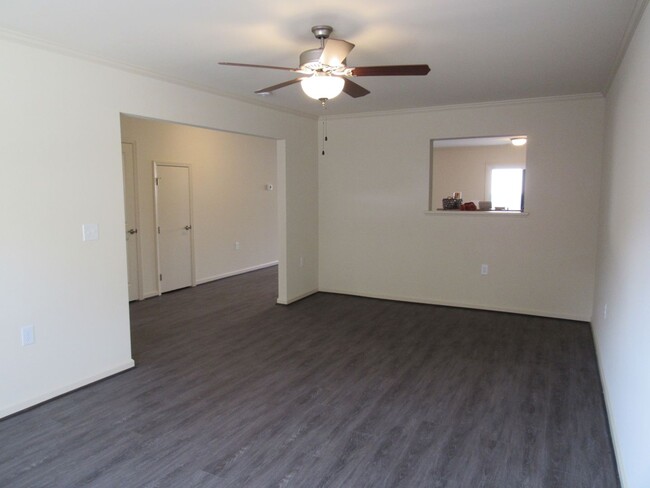 Primary Photo - Nice 3 Bedroom Townhouse