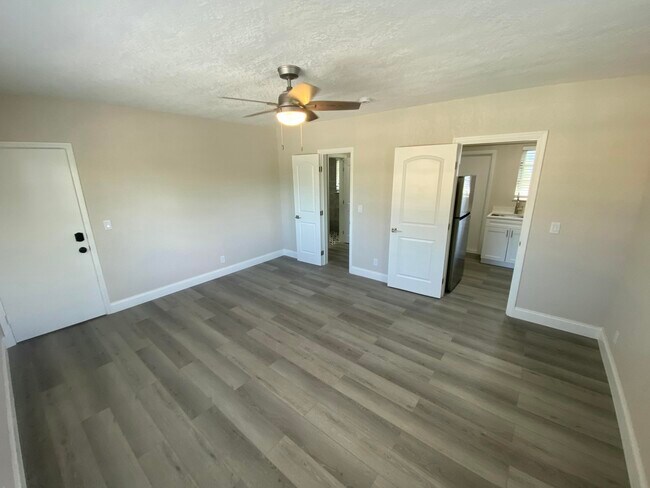 Building Photo - 115 Lucerne Ave