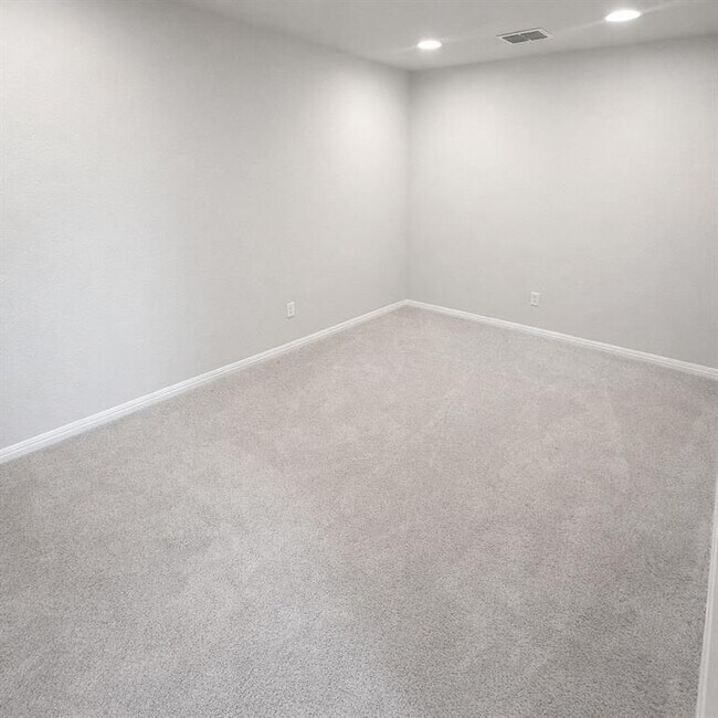 Building Photo - 3200 W College Park Dr