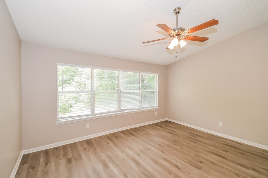 Building Photo - 282 Aquarius Cir W