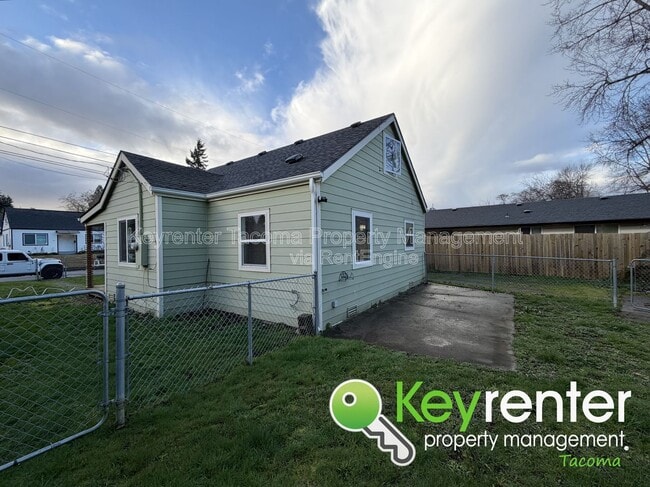 Building Photo - 5431 Clarkston St