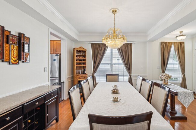 Building Photo - Stunning single-family home filled with th...