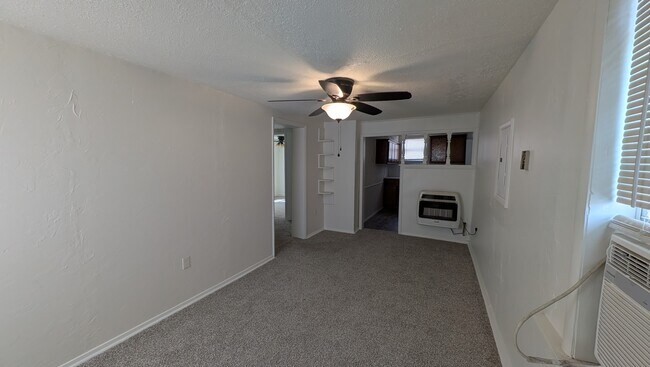 Building Photo - 320 W Dill St