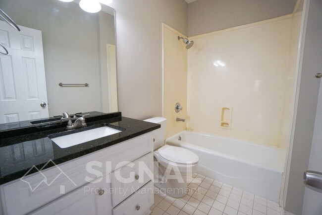 Building Photo - 2825 7 Oaks Cir