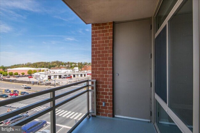 Building Photo - 3600 S Glebe Rd