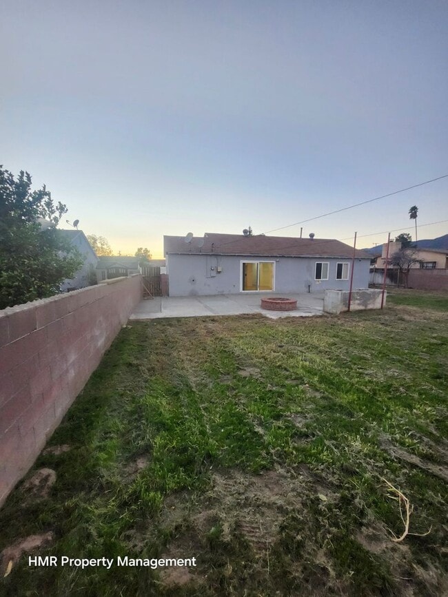 Building Photo - Beautiful remodel 3 bed 2 bath house