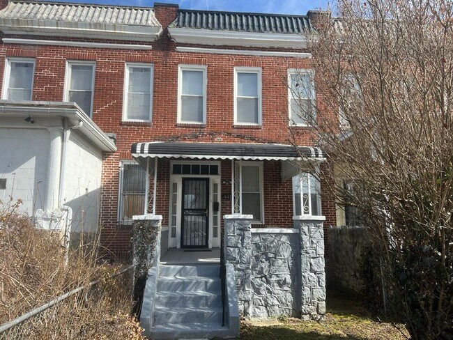 Primary Photo - Big 2 bedroom home, fully rehabbed with la...
