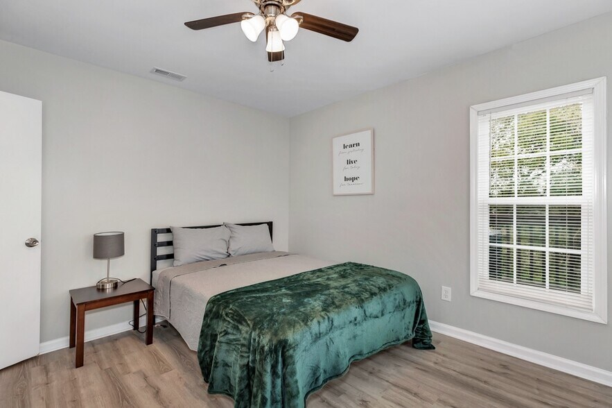 Building Photo - 505 Ward Ave NE