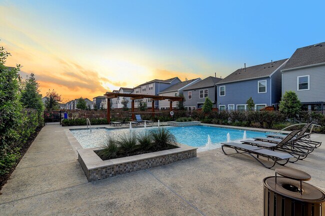 Building Photo - 10934 Brambling Wood Dr