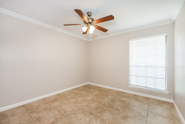 Building Photo - 3400 Meadowmoor St