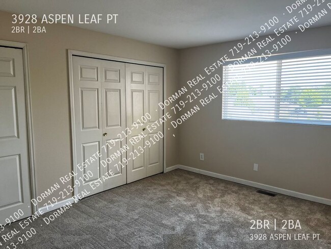 Building Photo - Centrally located townhome