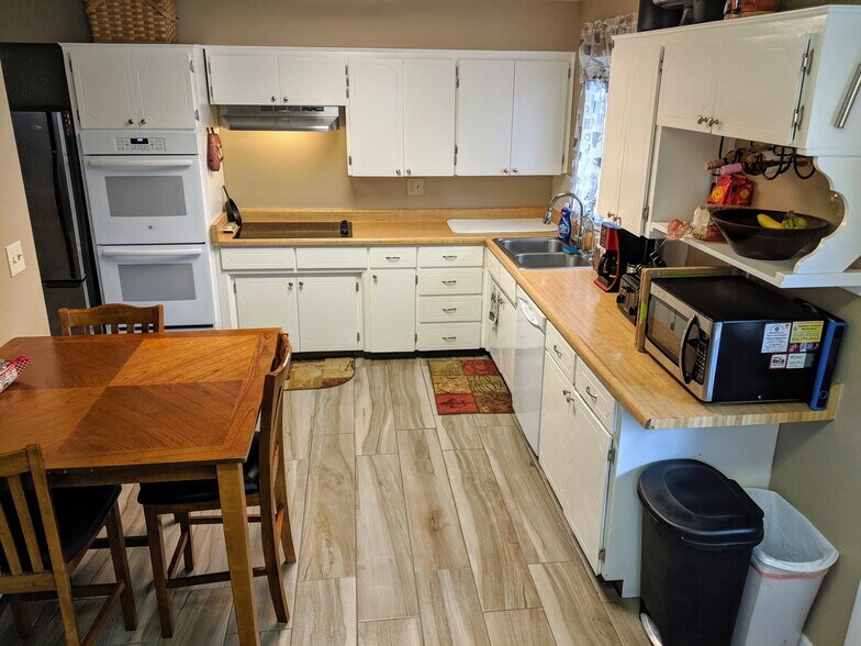 kitchen - 2800 E Burkhart Dr