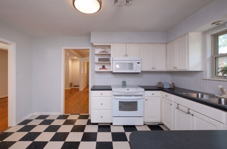 Building Photo - 7403 L St