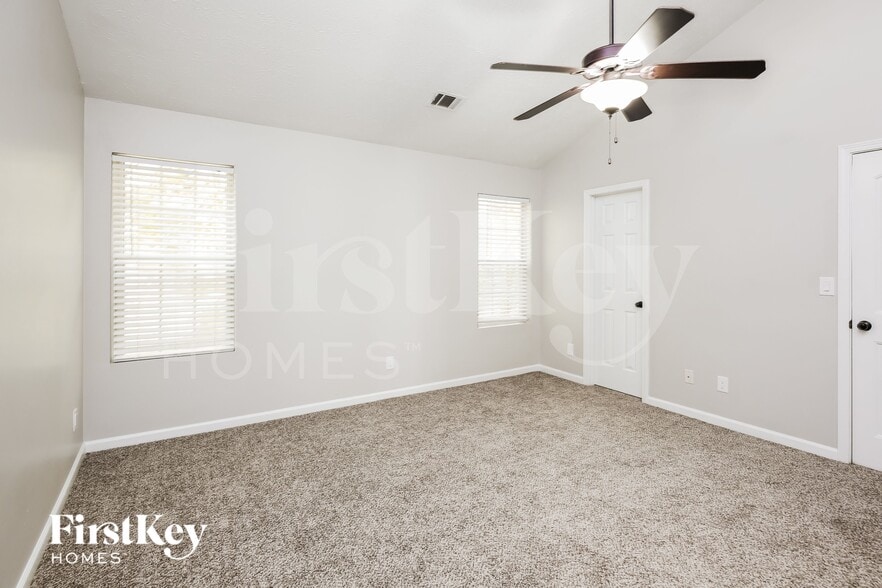 Building Photo - 7064 Saratoga Dr