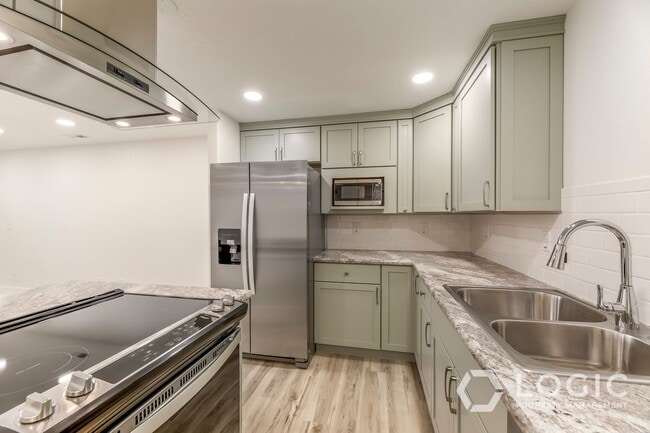 Building Photo - Brand New Basement Apartment With Private ...