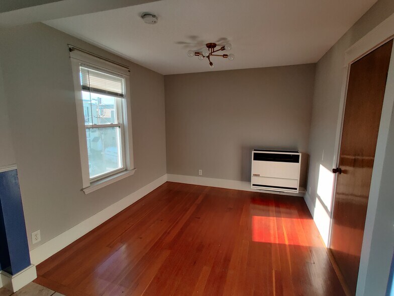 Dining Room - 578 Dubuque St