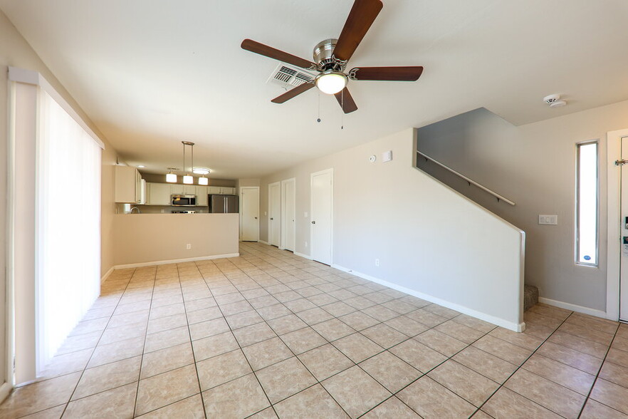 Building Photo - 12329 W Windrose Dr