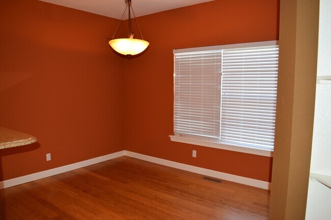Building Photo - Gorgeous Home Located in Osage Hills Subdivision