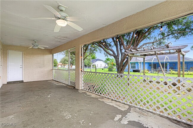 Building Photo - 127 SW 11th Terrace