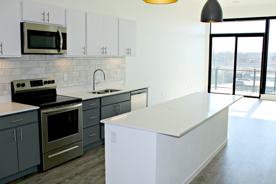 Building Photo - RiverHeath