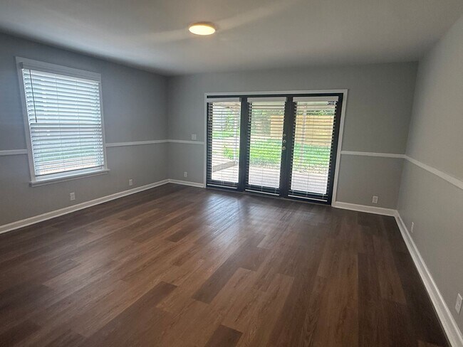 Building Photo - Lovely Duplex in Hillsboro Village