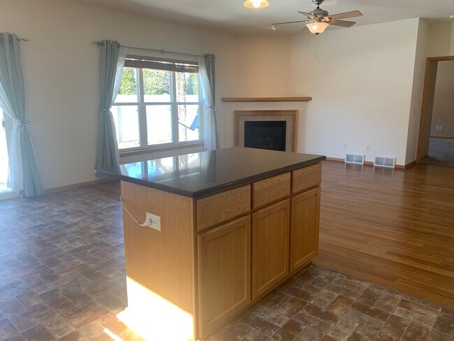 Building Photo - 238 Wind Stone Dr