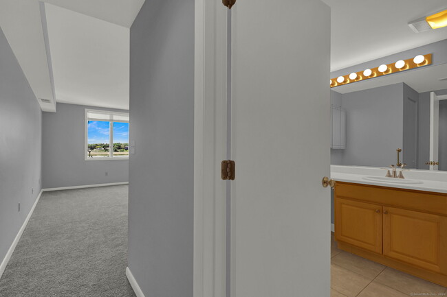 Building Photo - 1128 Windward Rd