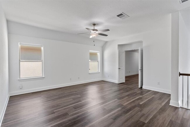 Building Photo - 724 Landing Ln