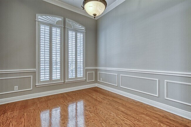 Building Photo - 6533 Riveredge Dr