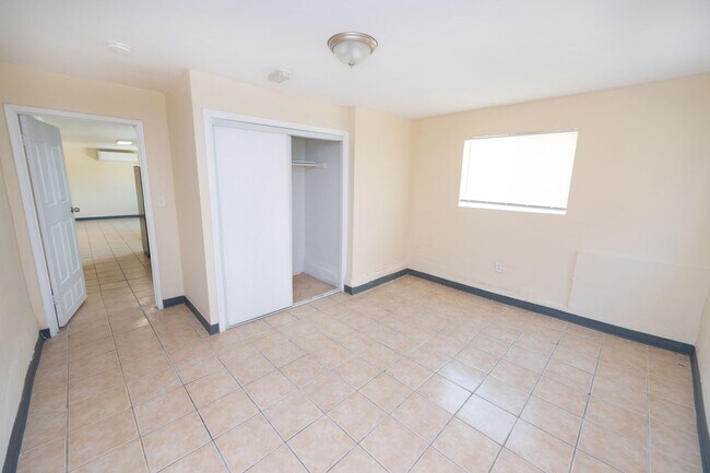 Building Photo - 5448 Encina Dr