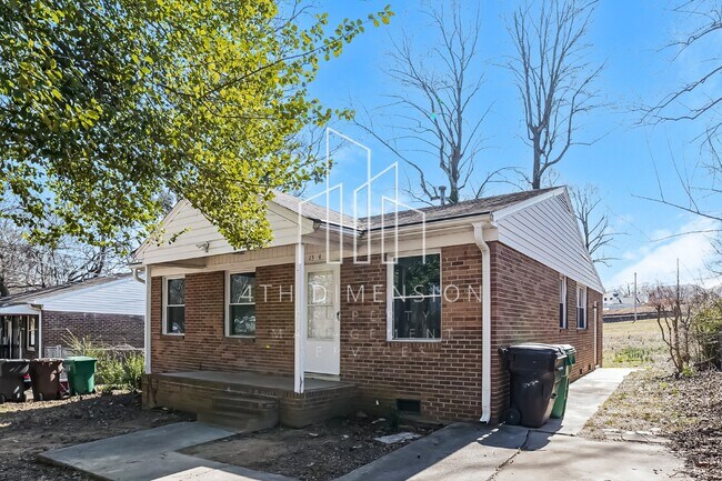Building Photo - Charming 3 Bedroom Rental Home with Spacio...