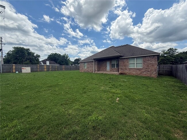 Building Photo - 1486 S Blue Willow Ave