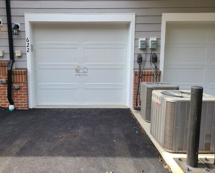 Building Photo - 622 Sadie Cir