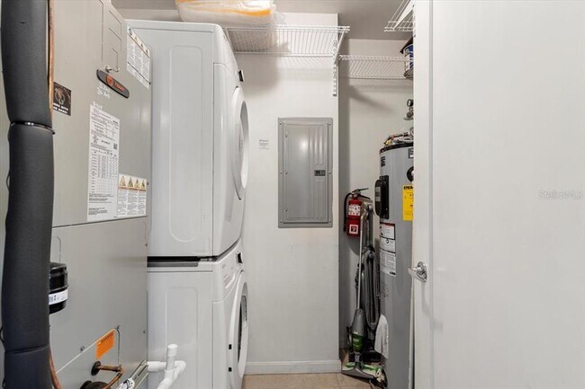 Building Photo - 400 4th Ave S