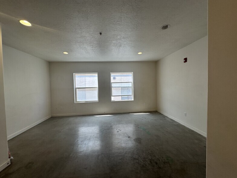 Building Photo - 938 S Washington St