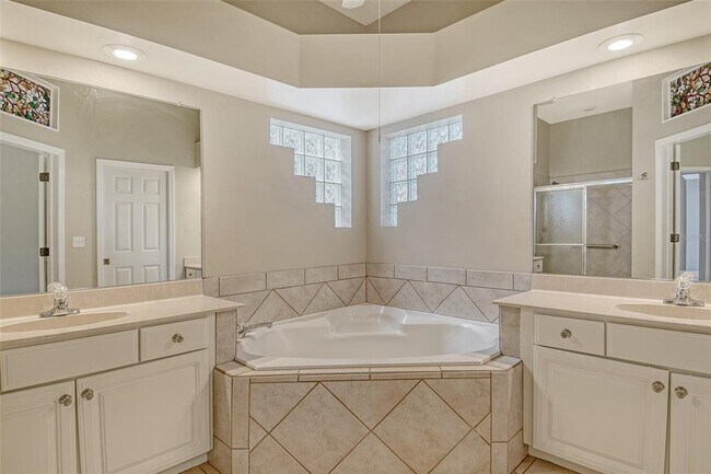 Building Photo - 5001 Sturbridge Ct