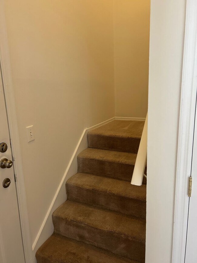 Building Photo - Southside Savannah-Rare Hoover Creek Condo...