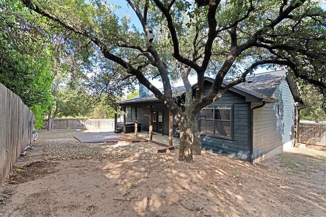 Building Photo - 14913 Longbranch Dr