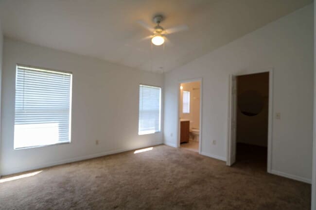 Building Photo - Spacious 2 Bedroom, 2 1/2 Bath Townhome in...