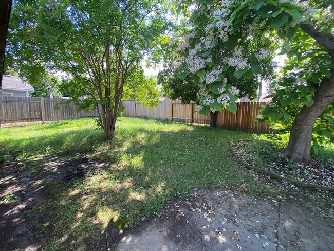 Building Photo - 3 Bedroom 2 Bath Home In Rosemont Open House Friday May 8th 4-4:30 PM