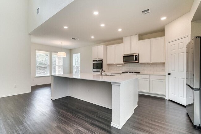 Building Photo - 624 Kolbo Dr