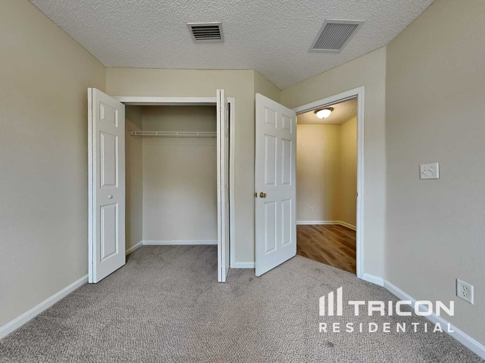 Building Photo - 7134 Beekman Lake Dr